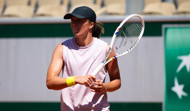 Iga_Swiatek_-_Roland_Garros_2025_-_Tuesday_Qs-DSC_4895.jpg
